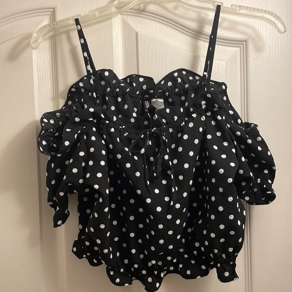 H&M polka a dot crop top! Size Small. Brand NEW condition.